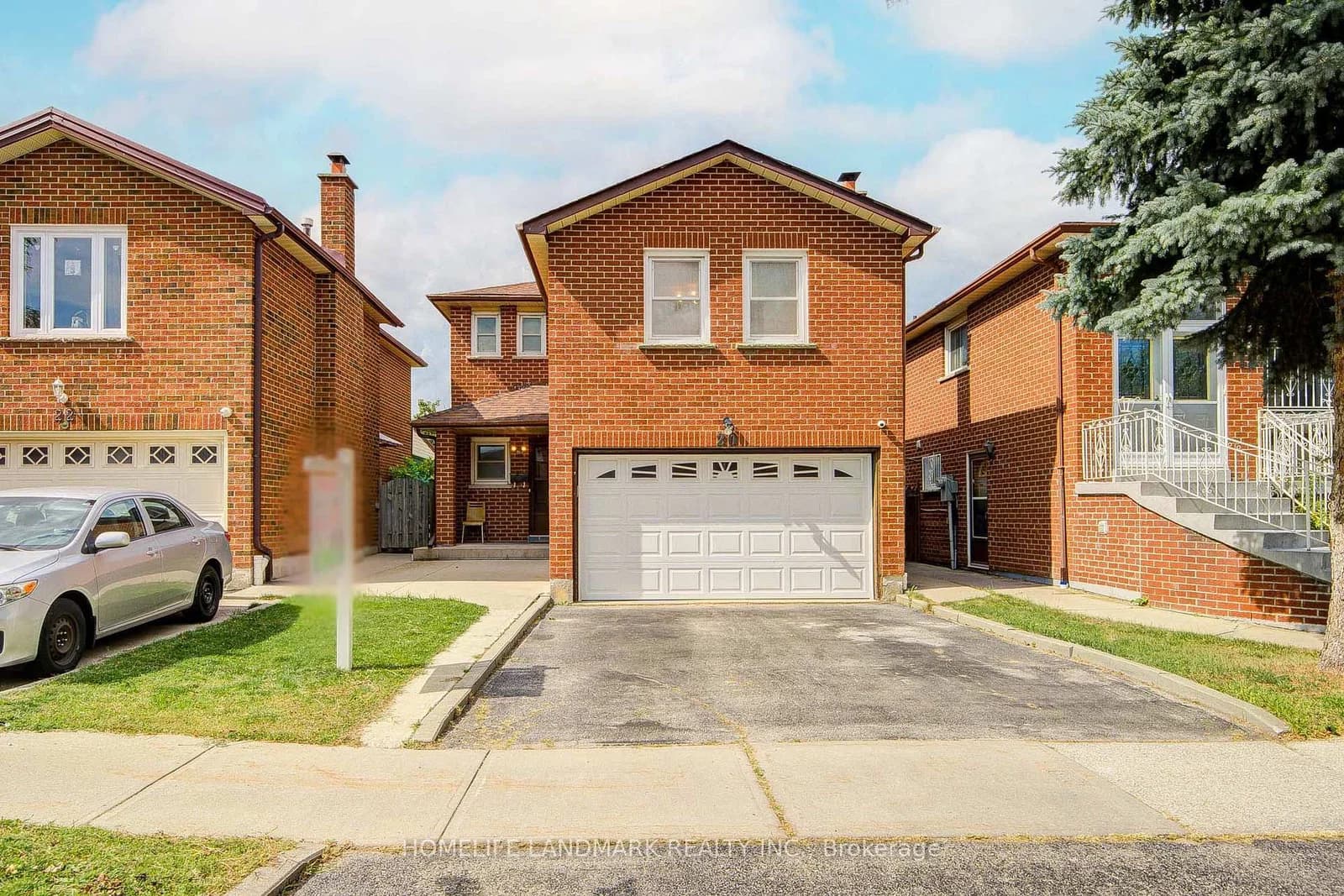 Barolo Road in Toronto · West Humber-Clairville — photo 2