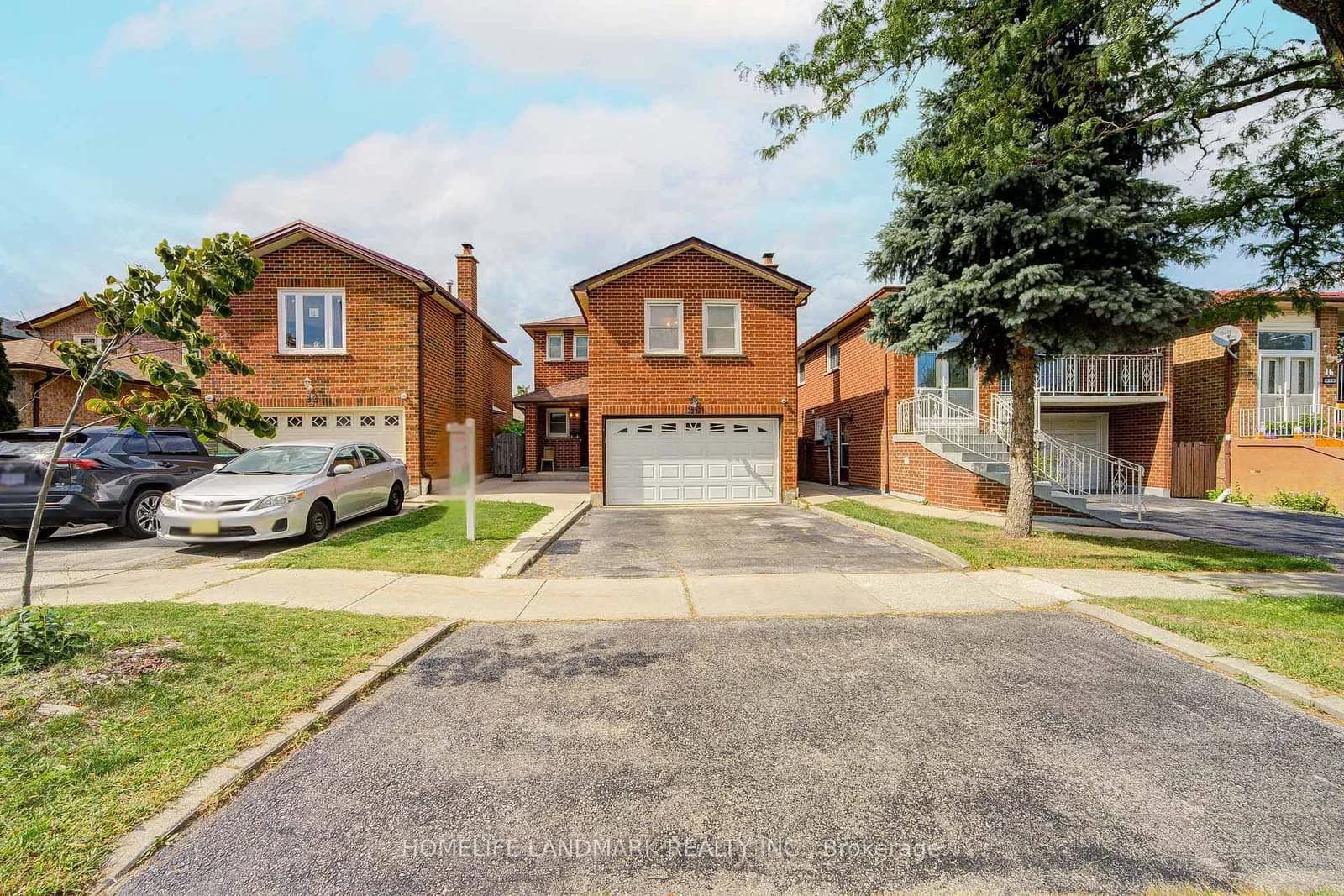 Barolo Road in Toronto · West Humber-Clairville — photo 3