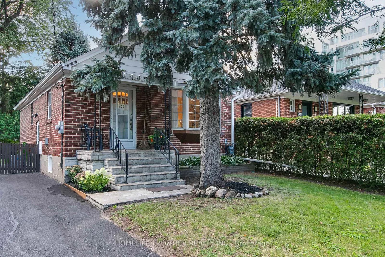 Photo of Wesley Street in Toronto · Stonegate-Queensway