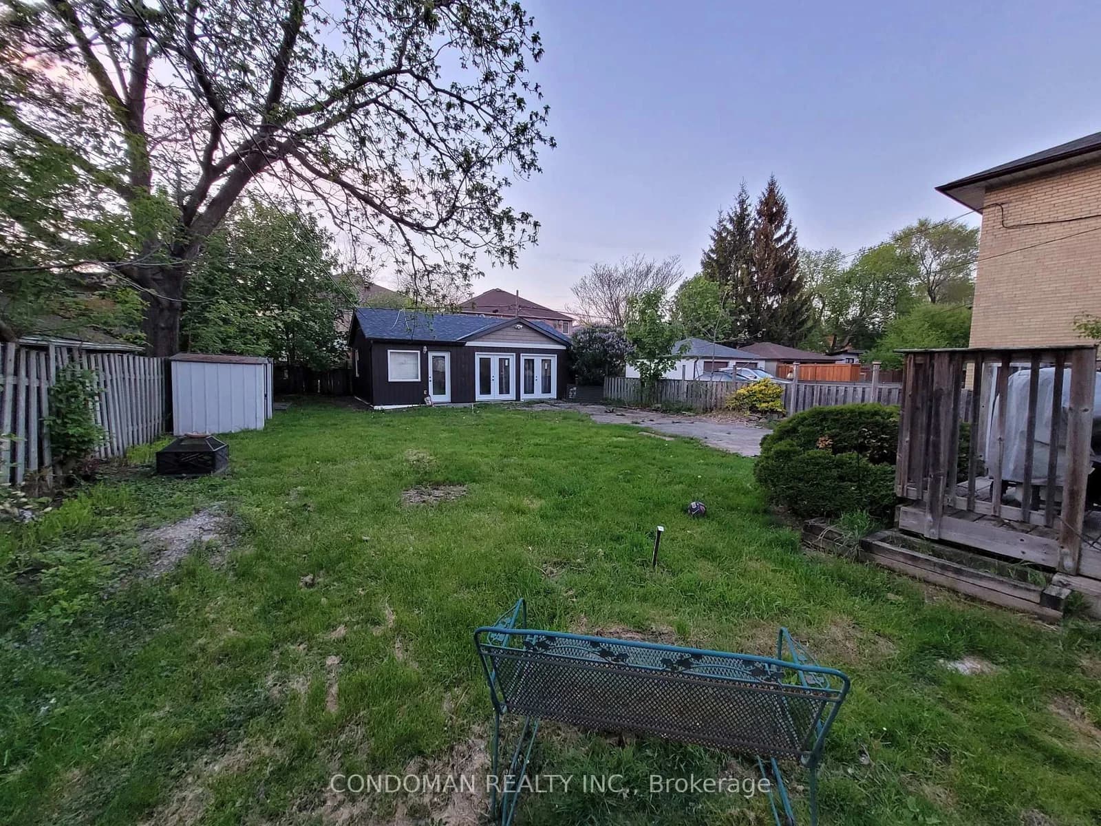 Photo of Fairfield Avenue in Toronto · Long Branch