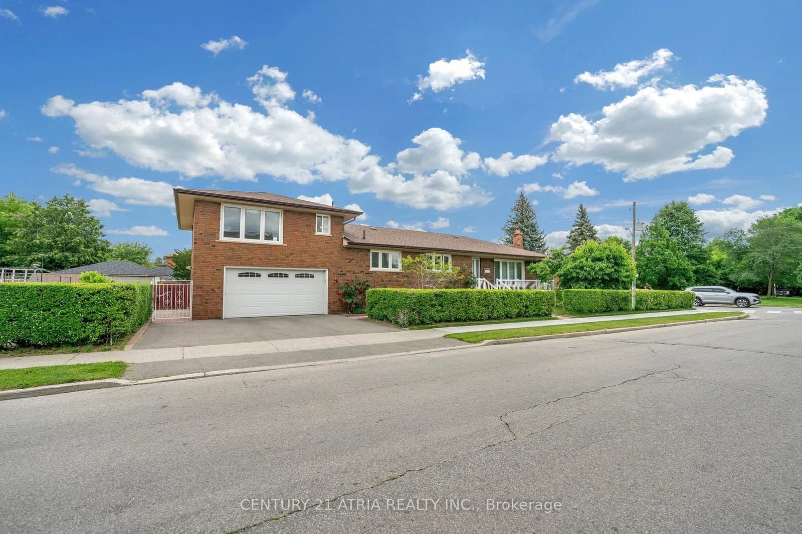 Harding Avenue in Toronto · Brookhaven-Amesbury — photo 2