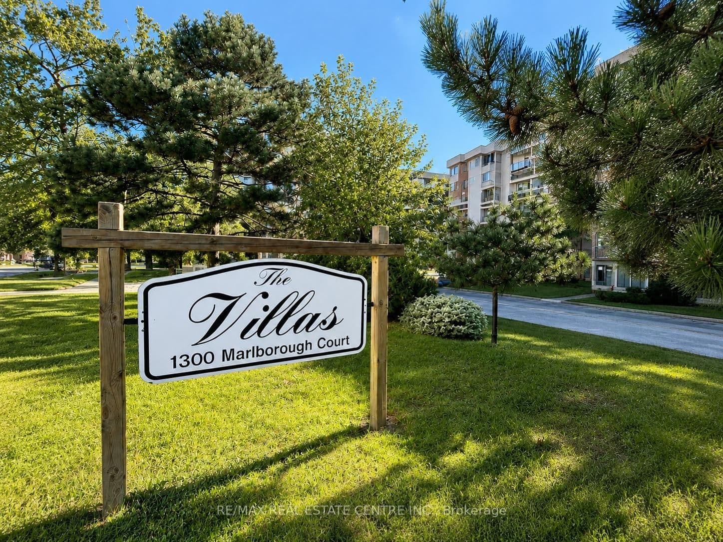 Photo of Marlborough Court in Oakville · Falgarwood