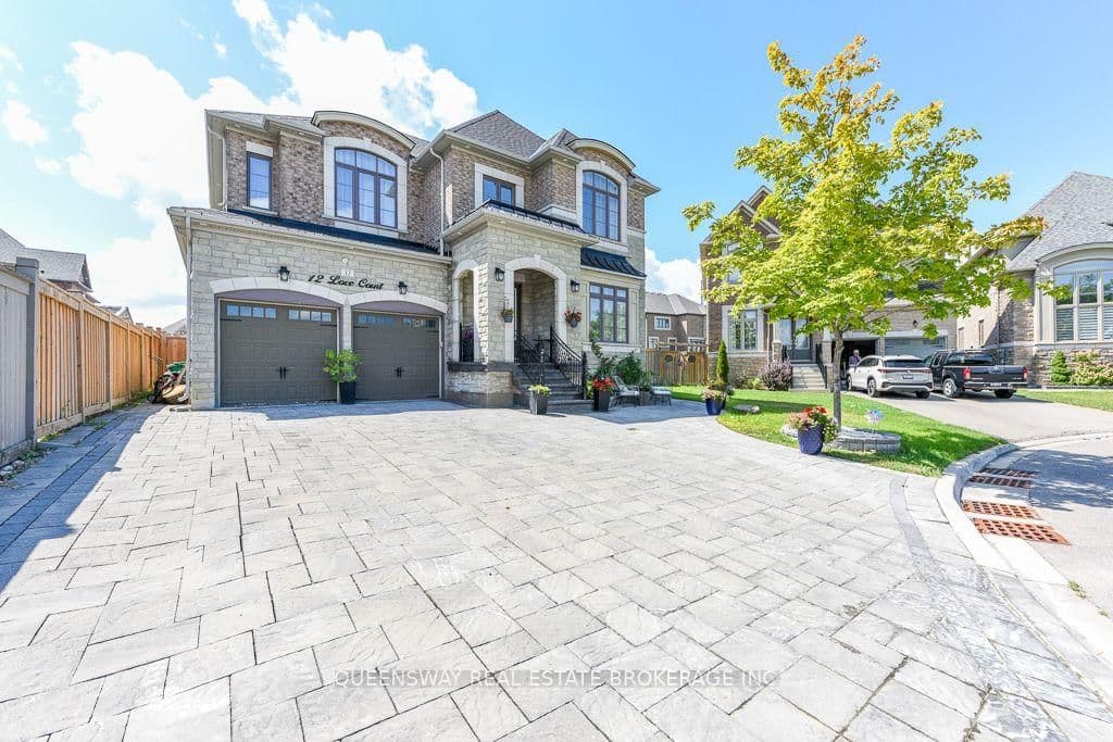 Love Court in Brampton · Toronto Gore Rural Estate — photo 3