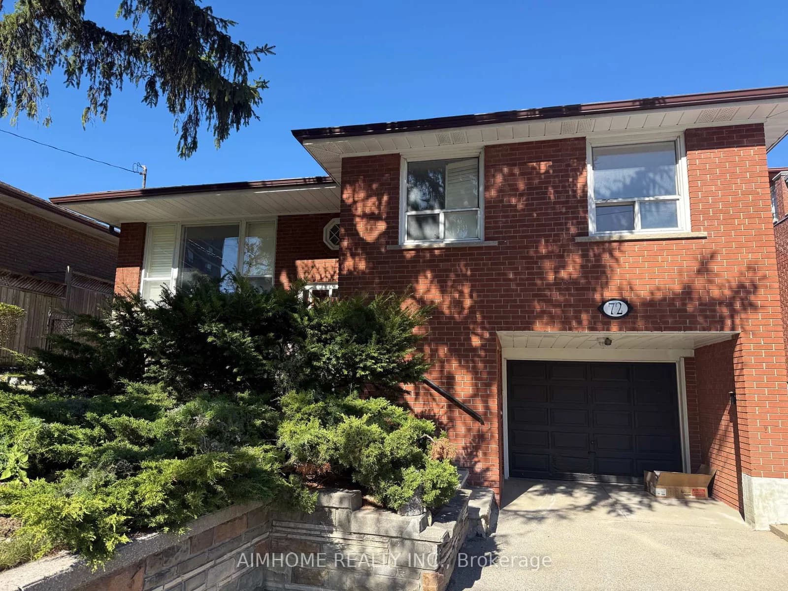 Photo of La Rose Avenue #2 in Toronto · Humber Heights