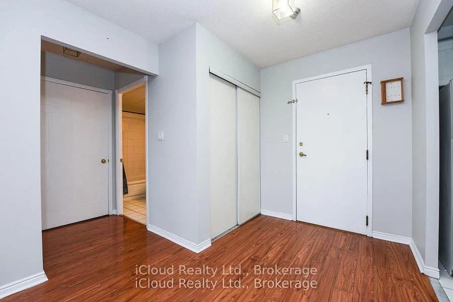 Hillcrest Avenue in Mississauga · Cooksville — photo 2