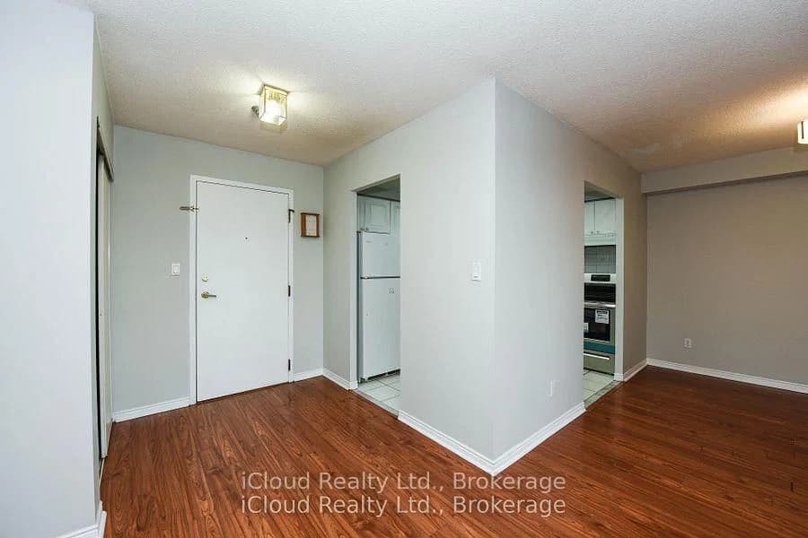 Hillcrest Avenue in Mississauga · Cooksville — photo 3