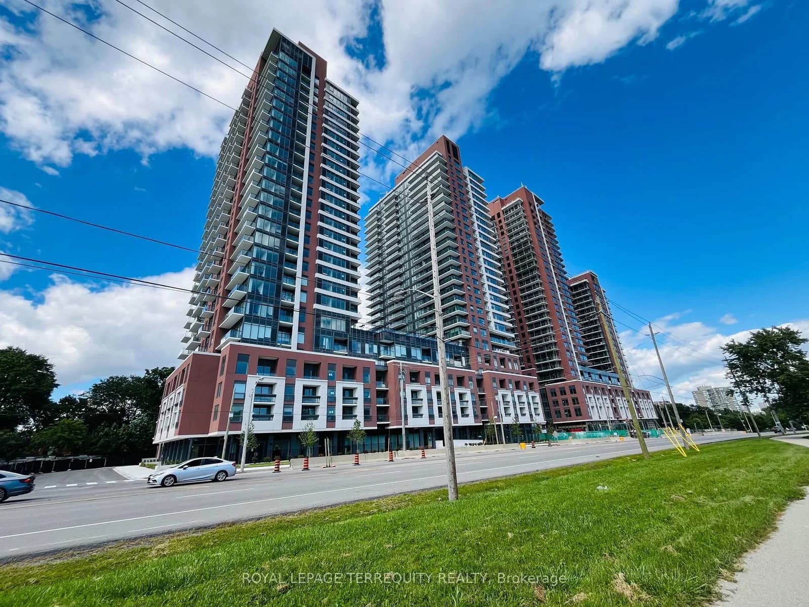 Photo of Eglinton Avenue in Toronto · Willowridge-Martingrove-Richview