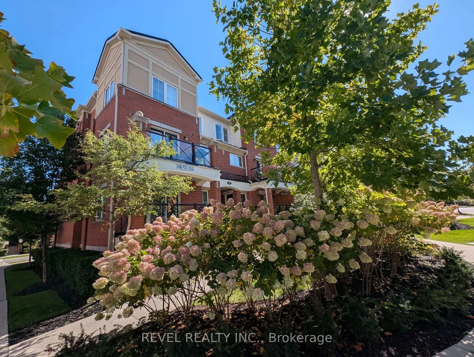 Photo of Post Road in Oakville · River Oaks