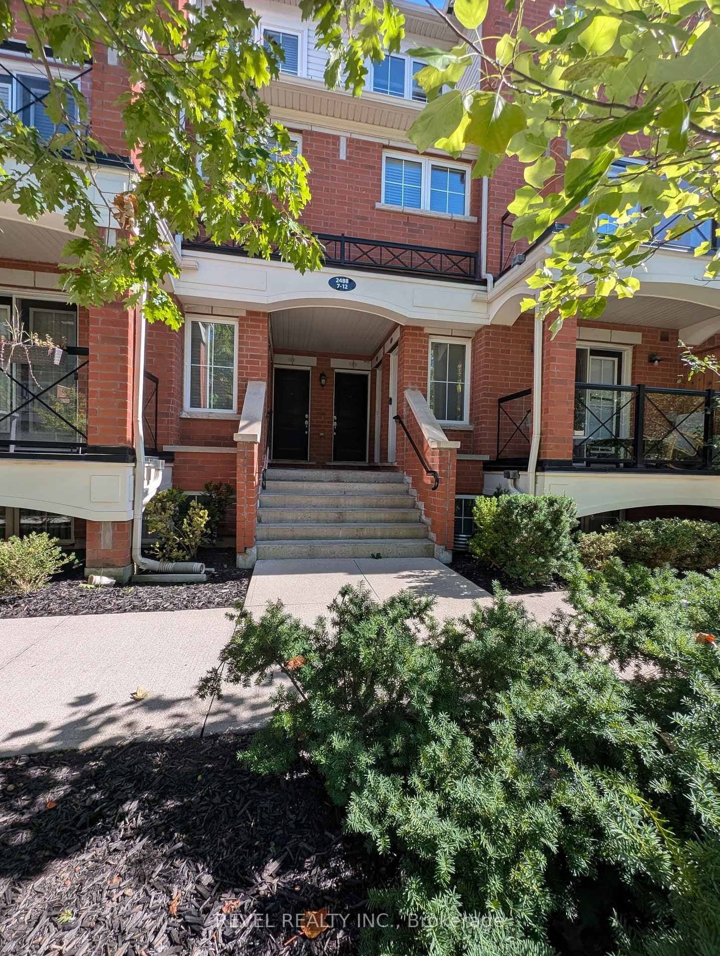 Post Road in Oakville · River Oaks — photo 2