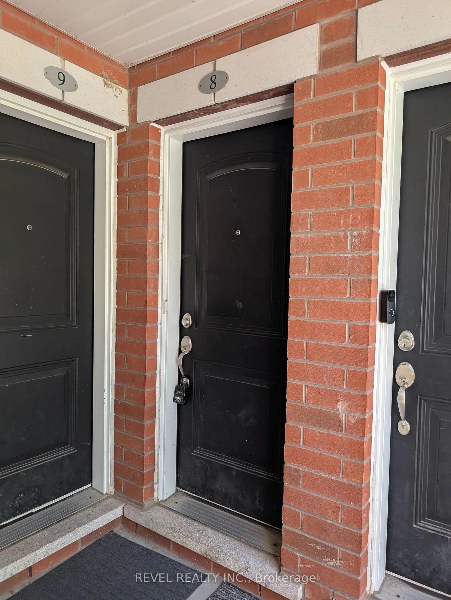 Post Road in Oakville · River Oaks — photo 3