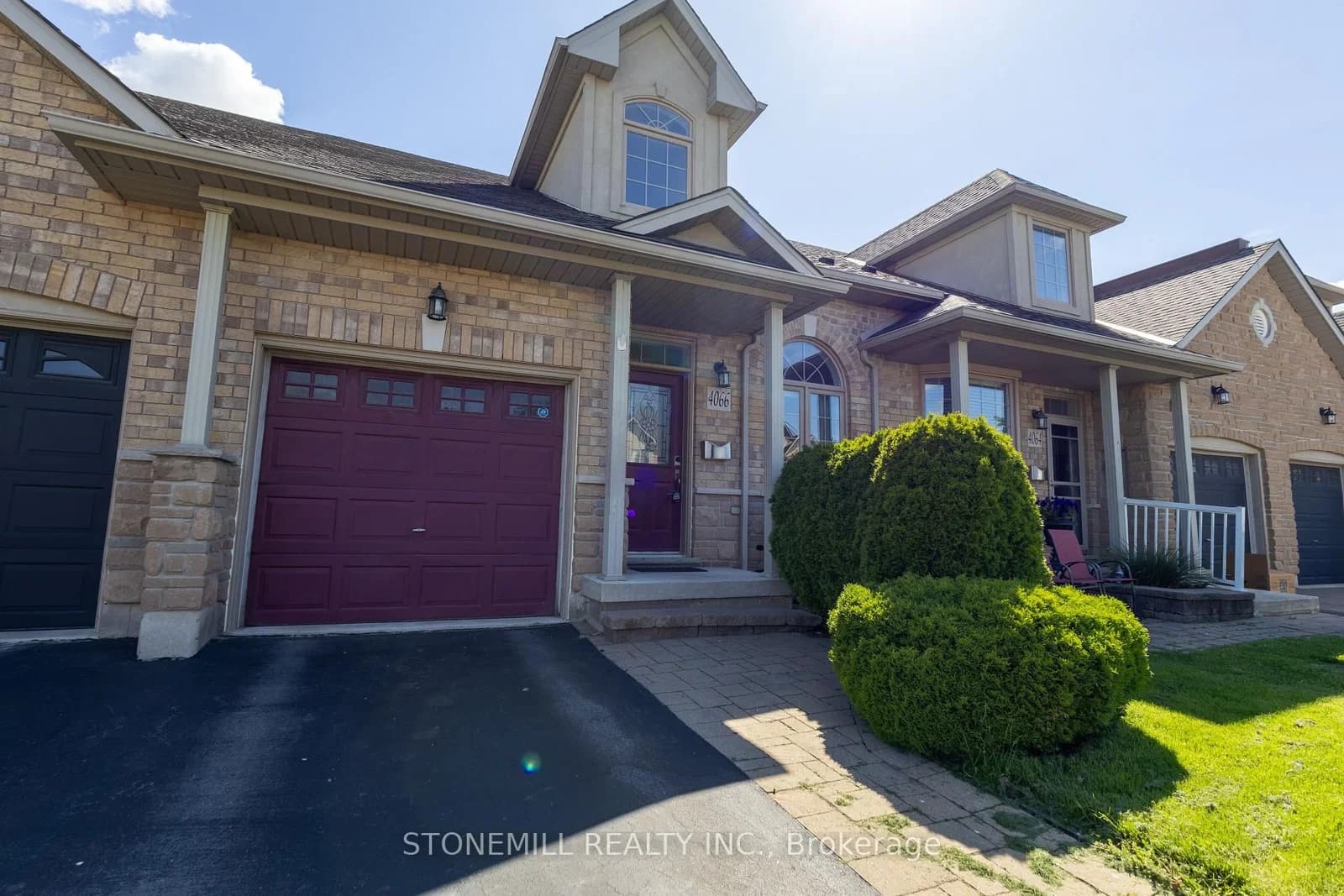 Medland Drive in Burlington · Rose — photo 2