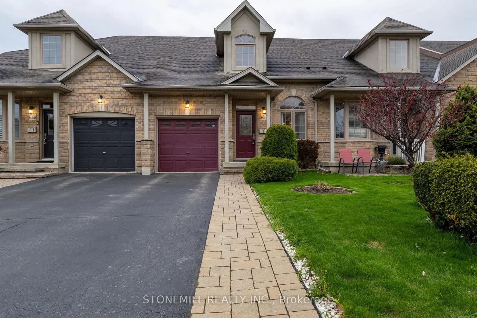 Medland Drive in Burlington · Rose — photo 3