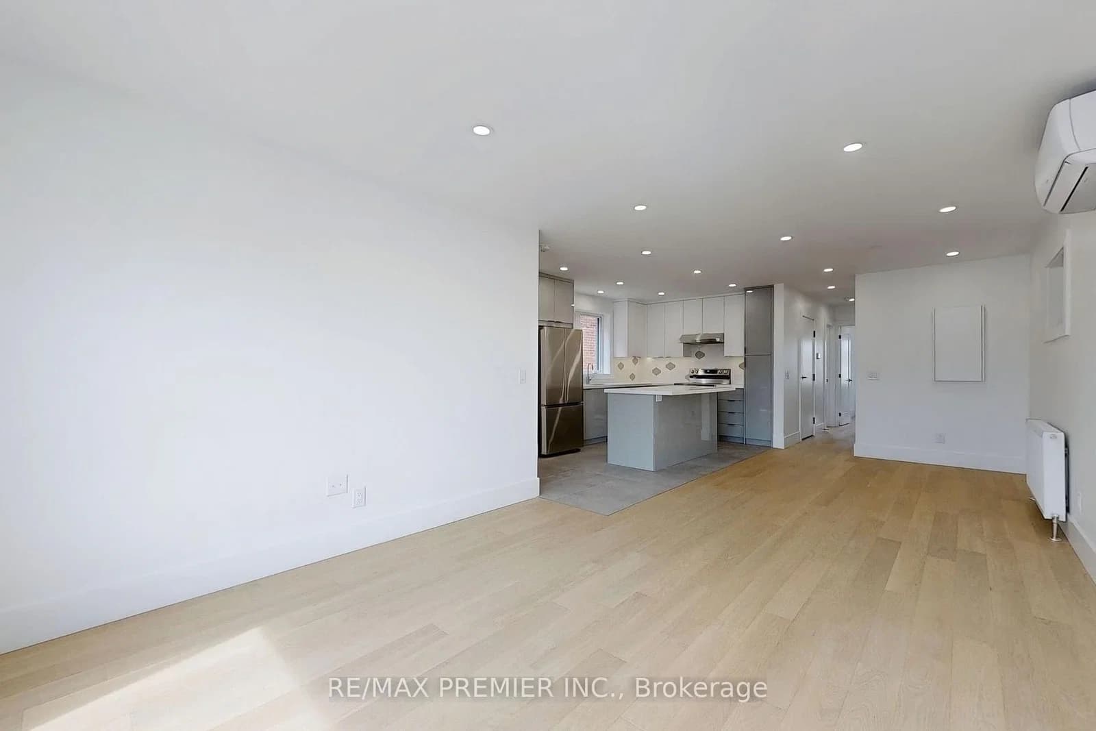 Lambton Avenue in Toronto · Rockcliffe-Smythe — photo 3