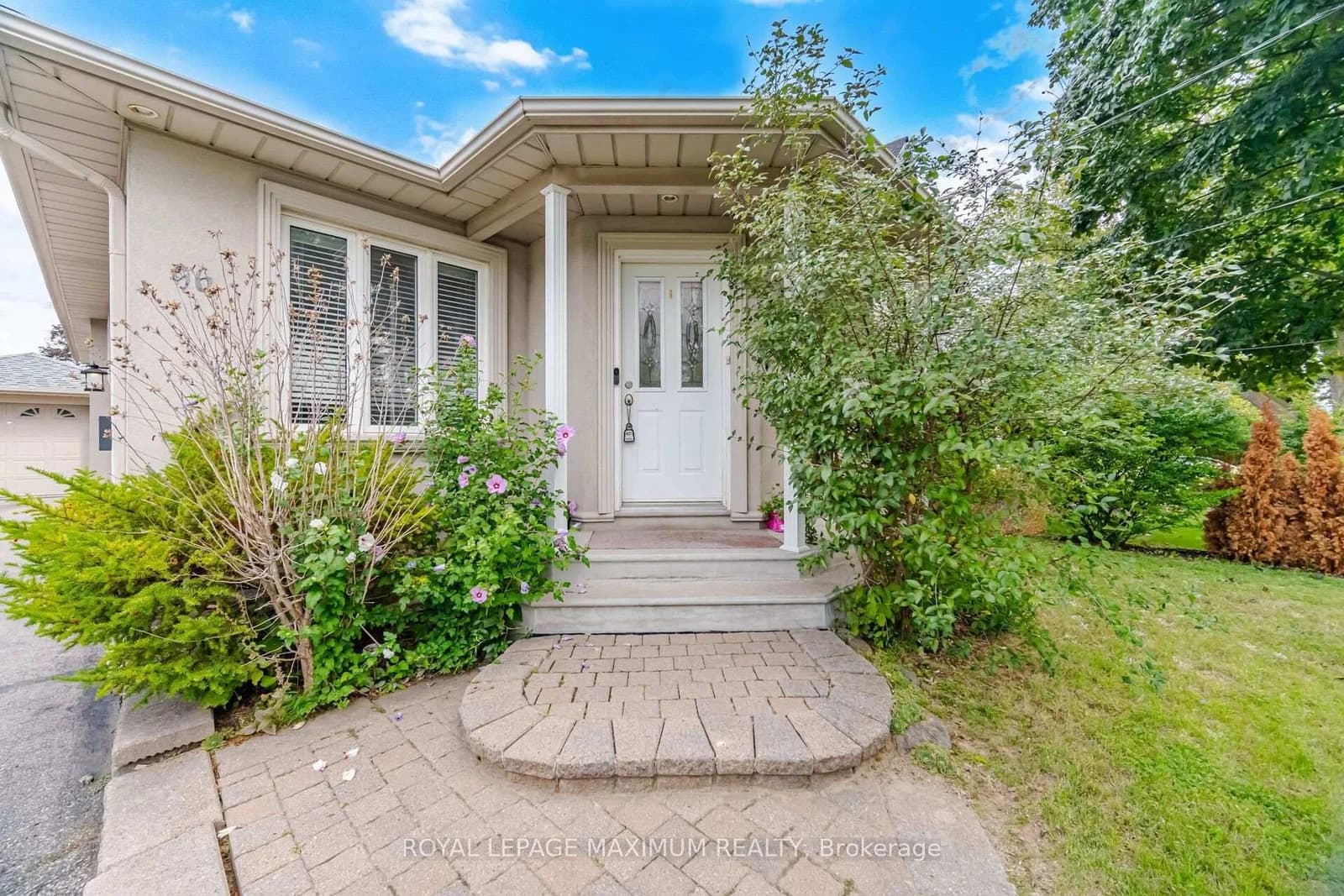 Wallasey Avenue in Toronto · Humberlea-Pelmo Park W5 — photo 2
