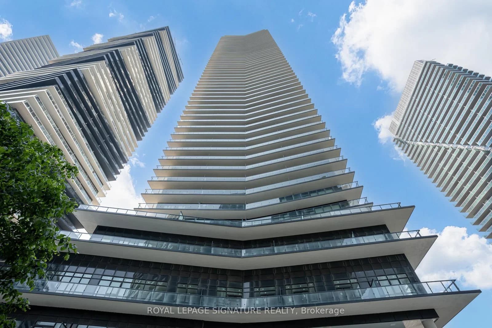 Annie Craig Drive in Toronto · Mimico — photo 2