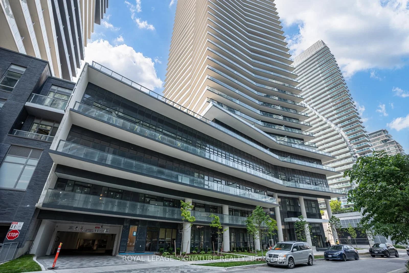 Annie Craig Drive in Toronto · Mimico — photo 3