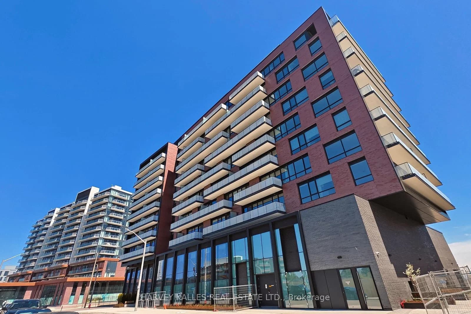 Masonry Way in Mississauga · Port Credit — photo 3