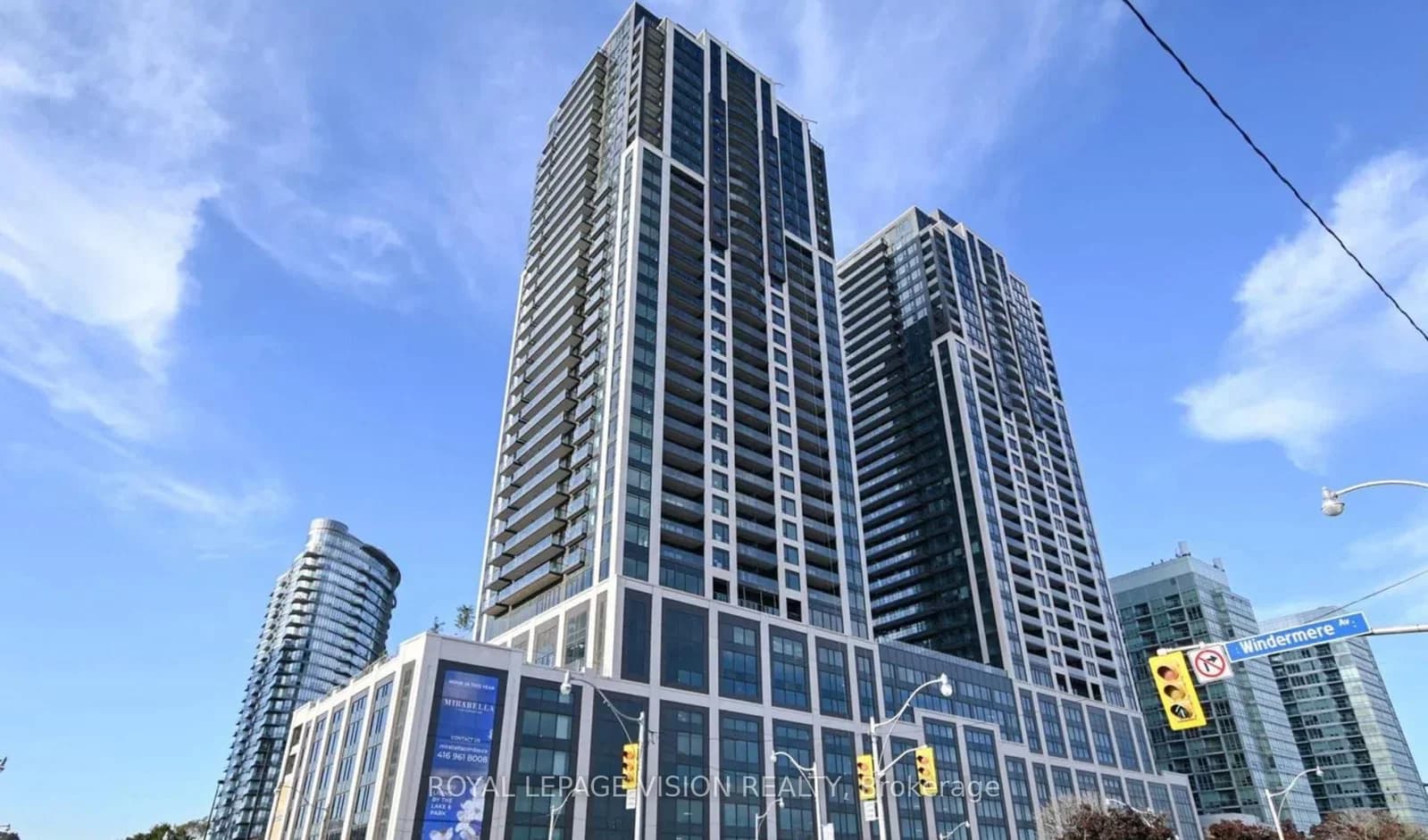 Photo of Lake Shore Boulevard in Toronto · South Parkdale