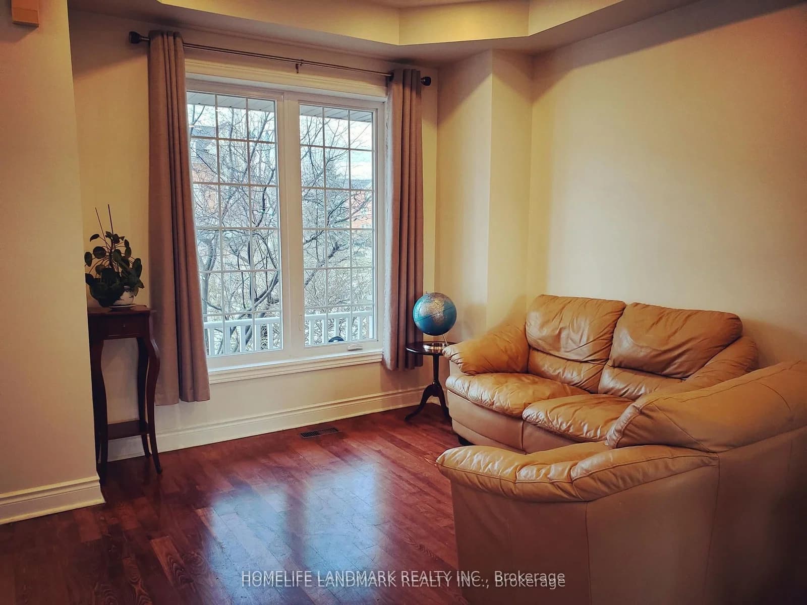 Glenashton Drive in Oakville · River Oaks — photo 3