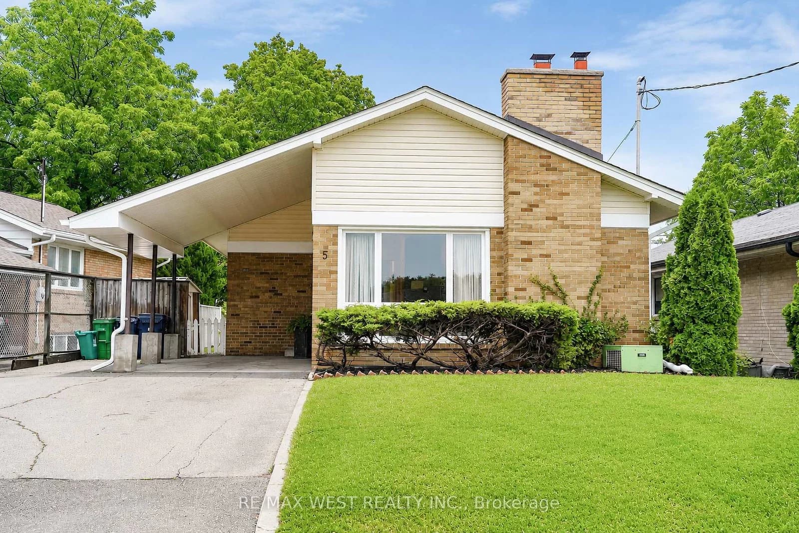 Photo of Cromarty Drive in Toronto · Rexdale-Kipling
