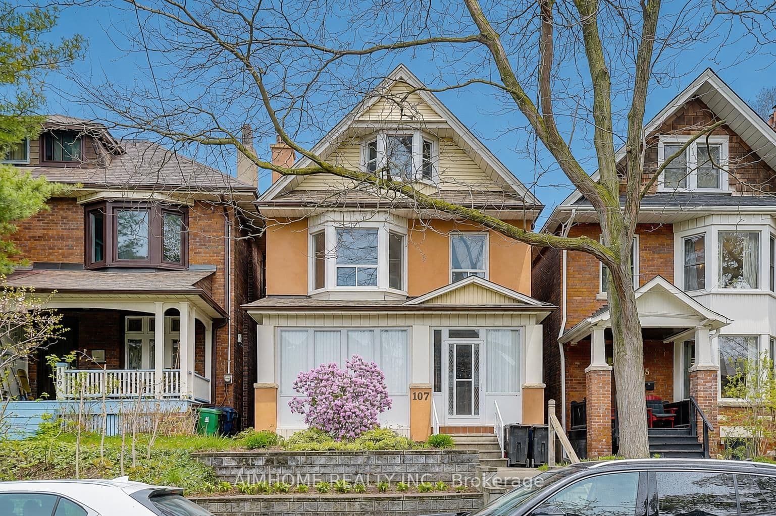 Photo of Glendale Avenue in Toronto · Roncesvalles