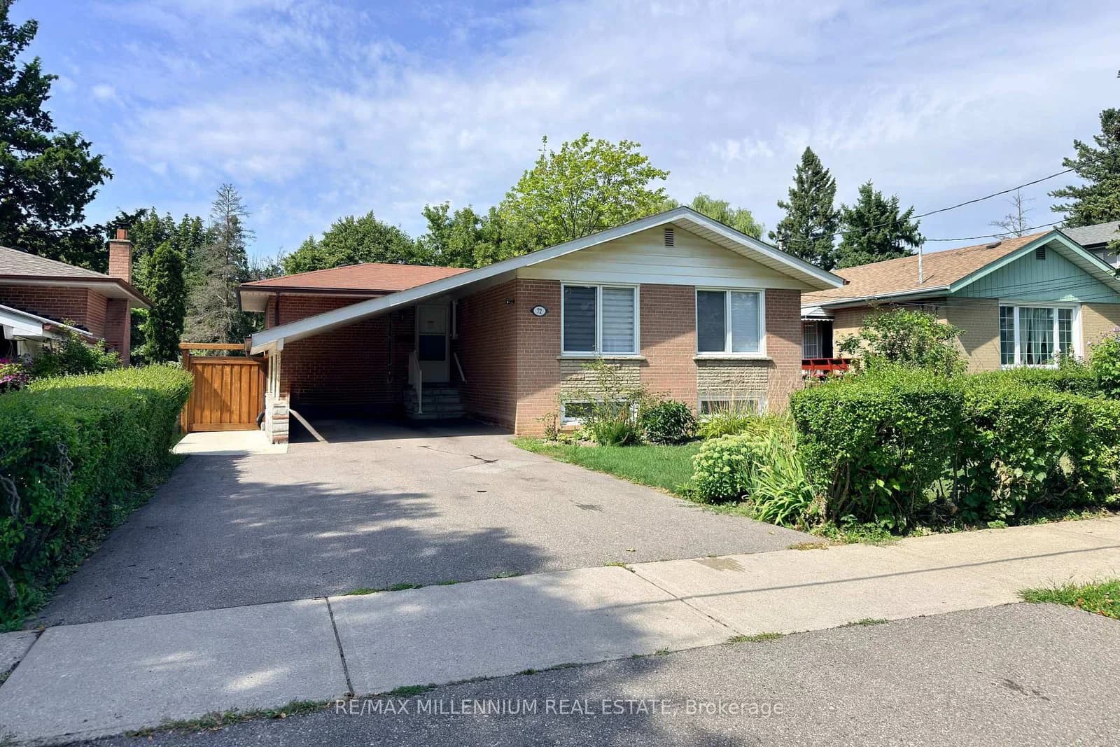 Hadrian Avenue in Toronto · Elms-Old Rexdale — photo 2