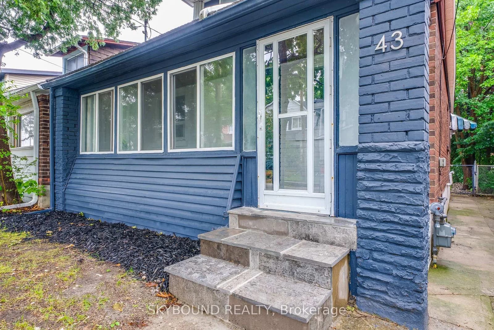 Craydon Avenue in Toronto · Mount Dennis — photo 2