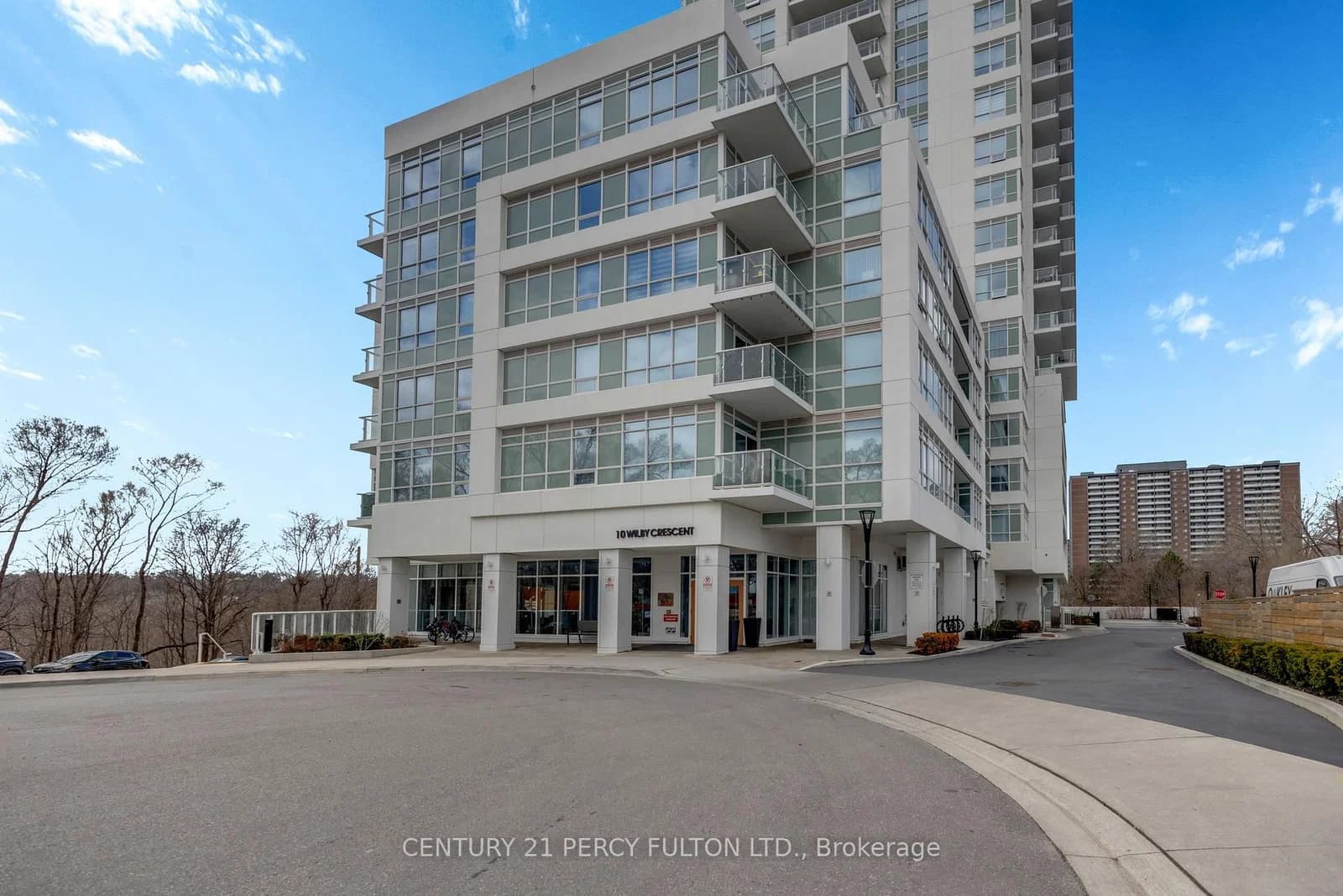Wilby Crescent in Toronto · Weston — photo 2