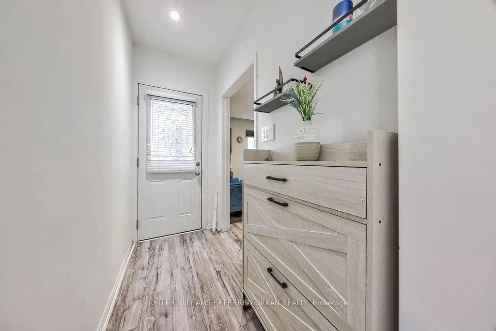 Teston Boulevard in Toronto · Rockcliffe-Smythe — photo 3