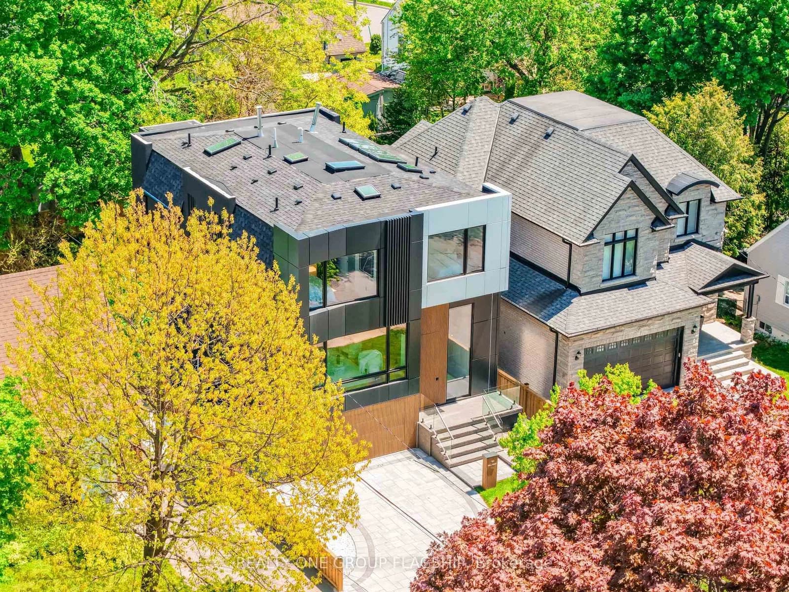 Bentley Drive in Toronto · Stonegate-Queensway — photo 2