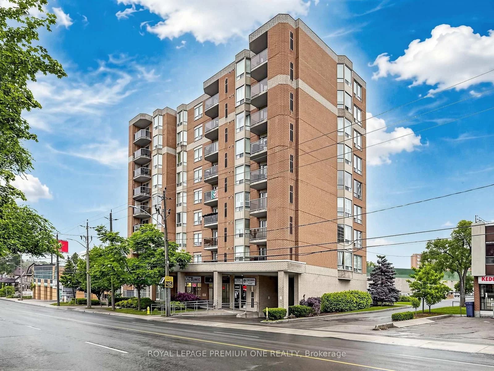 Lawrence Avenue in Toronto · Weston — photo 2