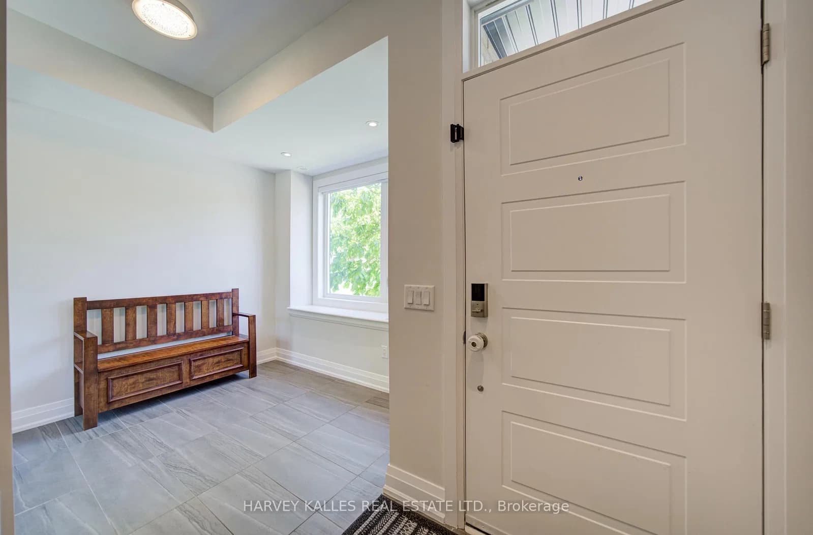 1130A Islington Avenue in Toronto · Islington-City Centre West — photo 2