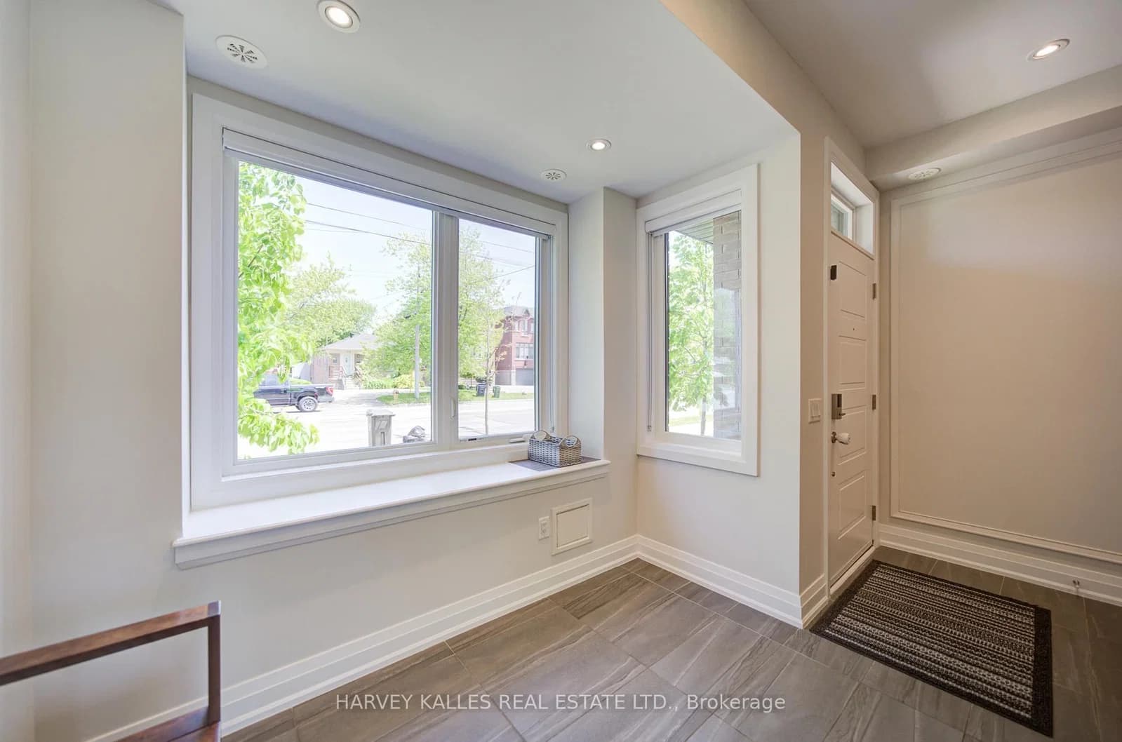 1130A Islington Avenue in Toronto · Islington-City Centre West — photo 3