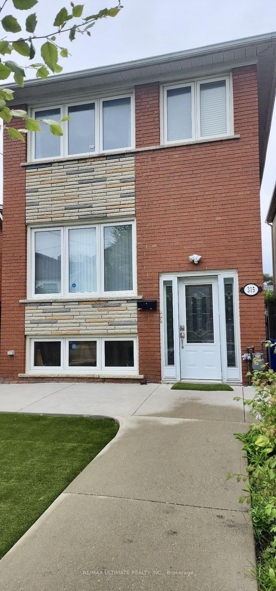 Photo of Harvie Avenue Floor in Toronto · Caledonia-Fairbank