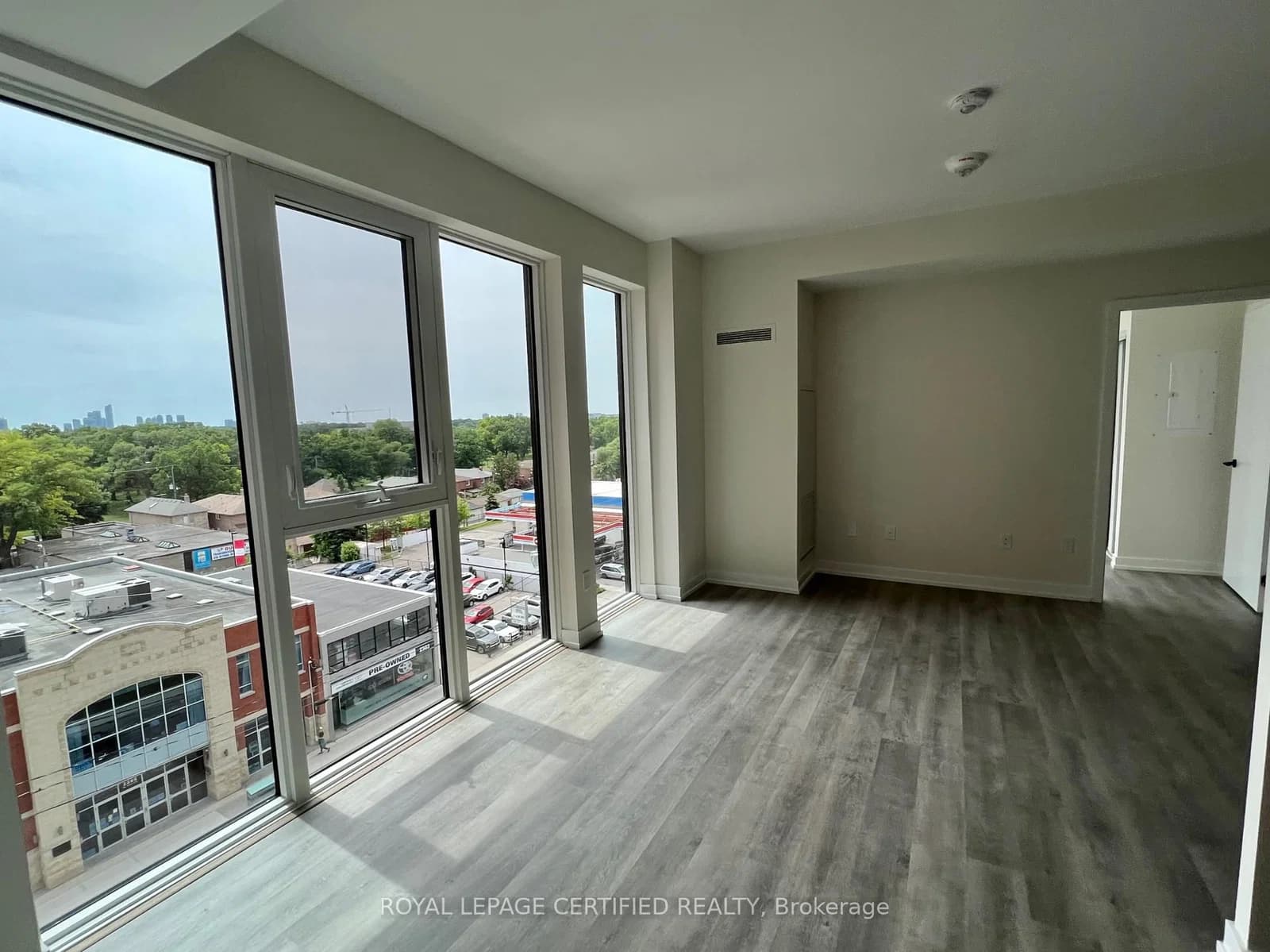 St. Clair Avenue in Toronto · Junction Area — photo 3
