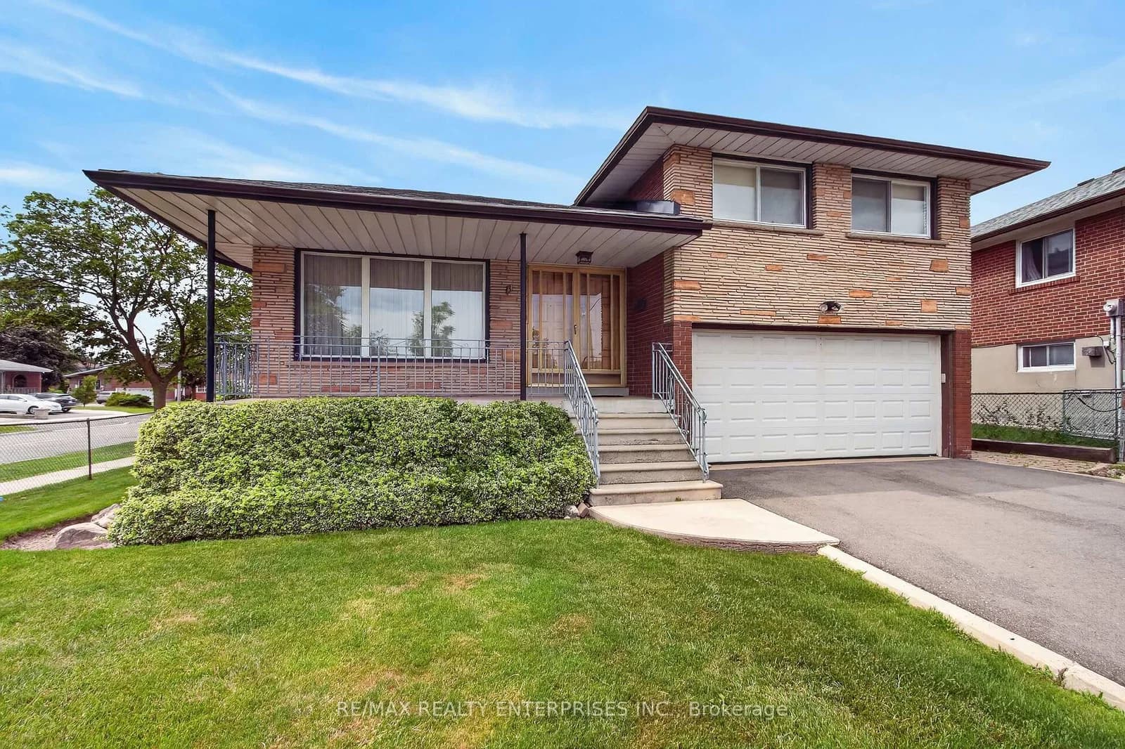 Photo of Slane Court in Toronto · West Humber-Clairville