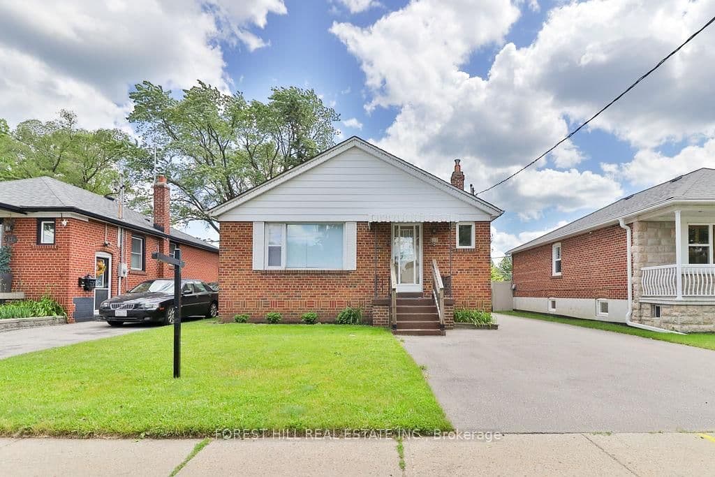 Silvercrest Avenue in Toronto · Alderwood — photo 2