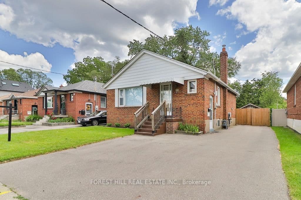 Silvercrest Avenue in Toronto · Alderwood — photo 3