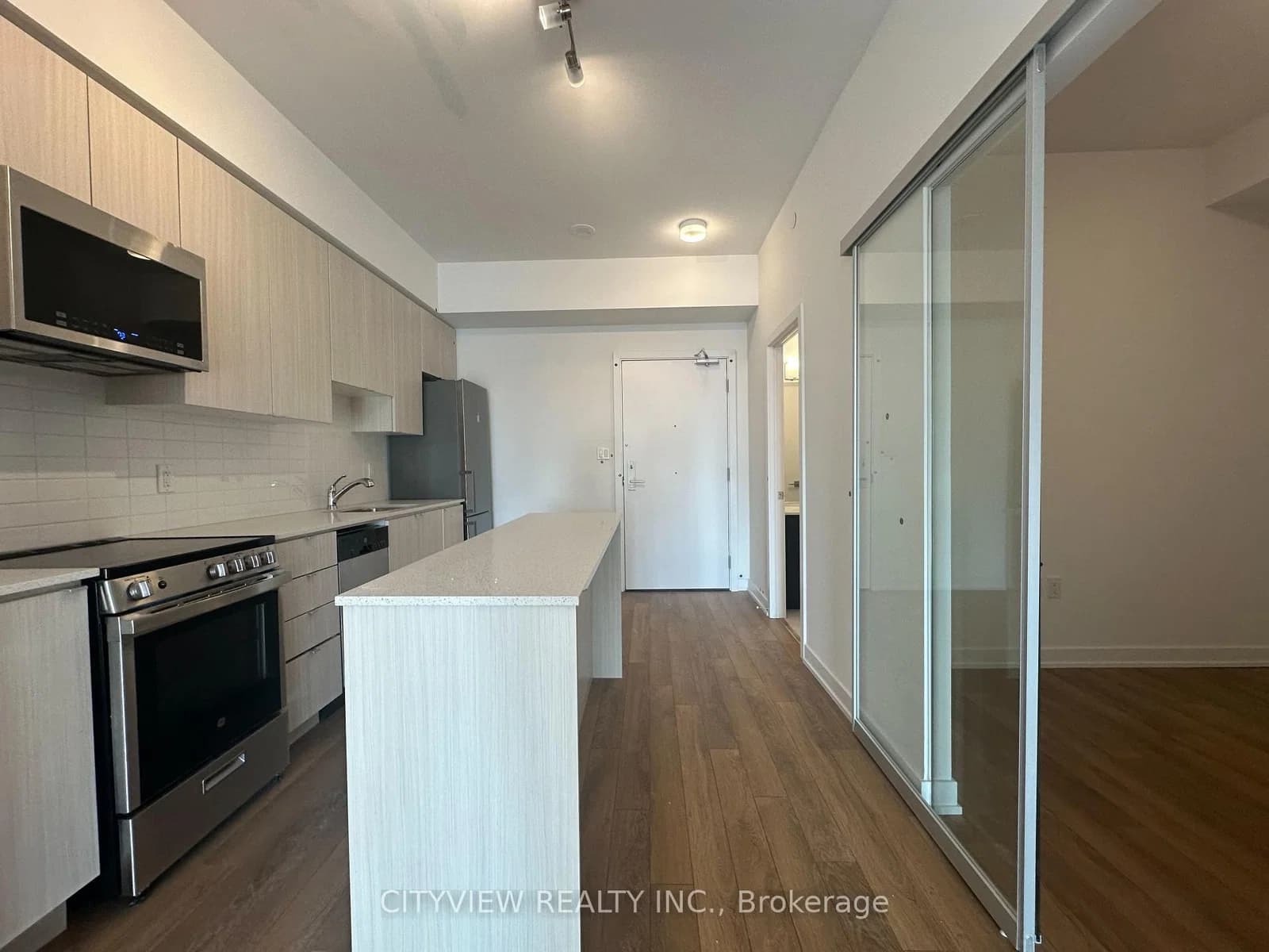 Dufferin Street in Toronto · Briar Hill-Belgravia — photo 2