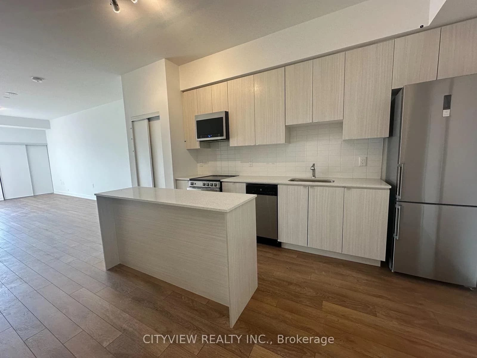 Dufferin Street in Toronto · Briar Hill-Belgravia — photo 3