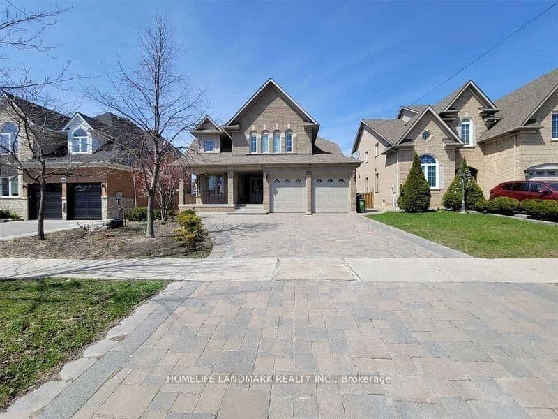 Photo of Falstaff Avenue in Toronto · Maple Leaf