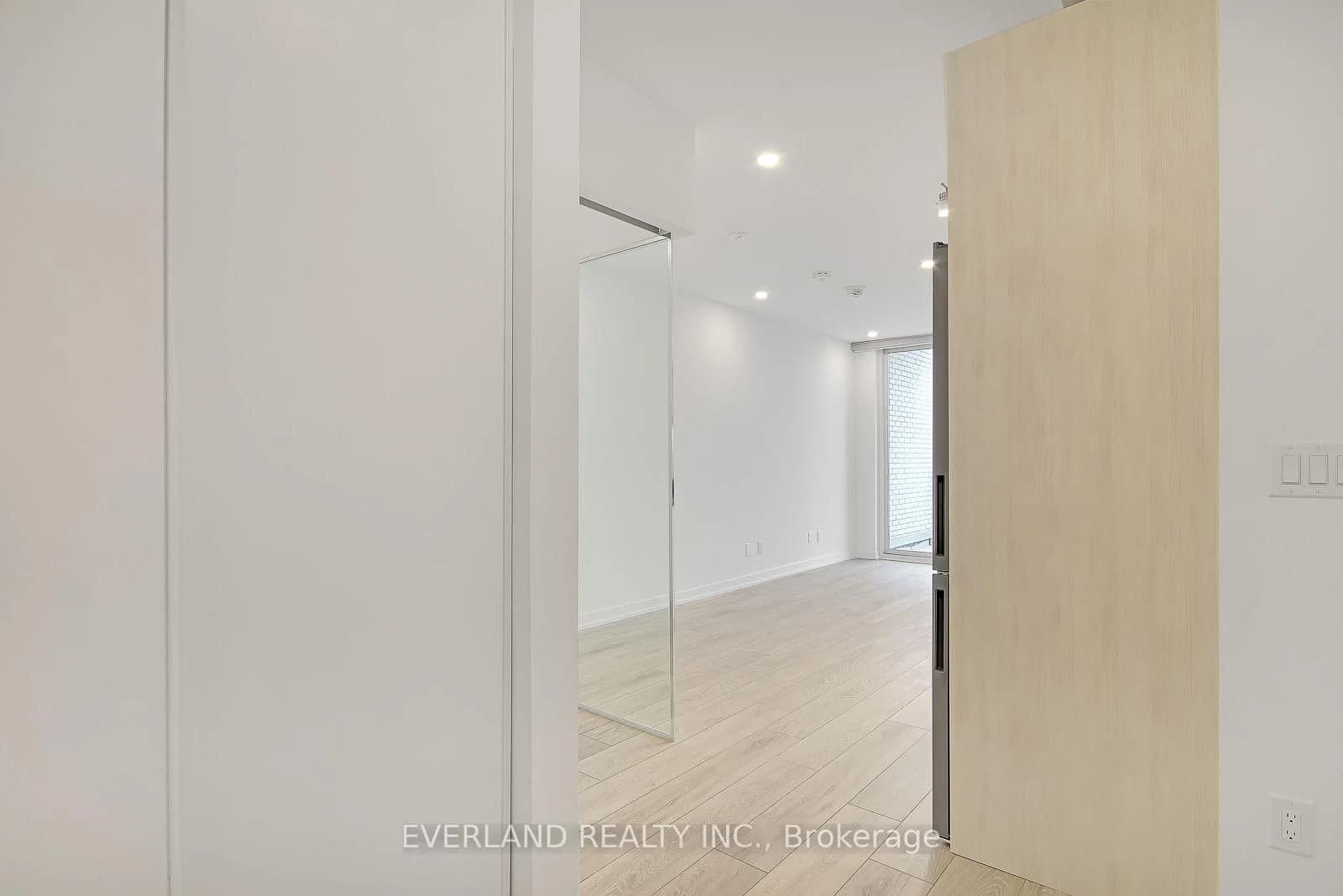 keele Street in Toronto · Downsview-Roding-CFB — photo 2