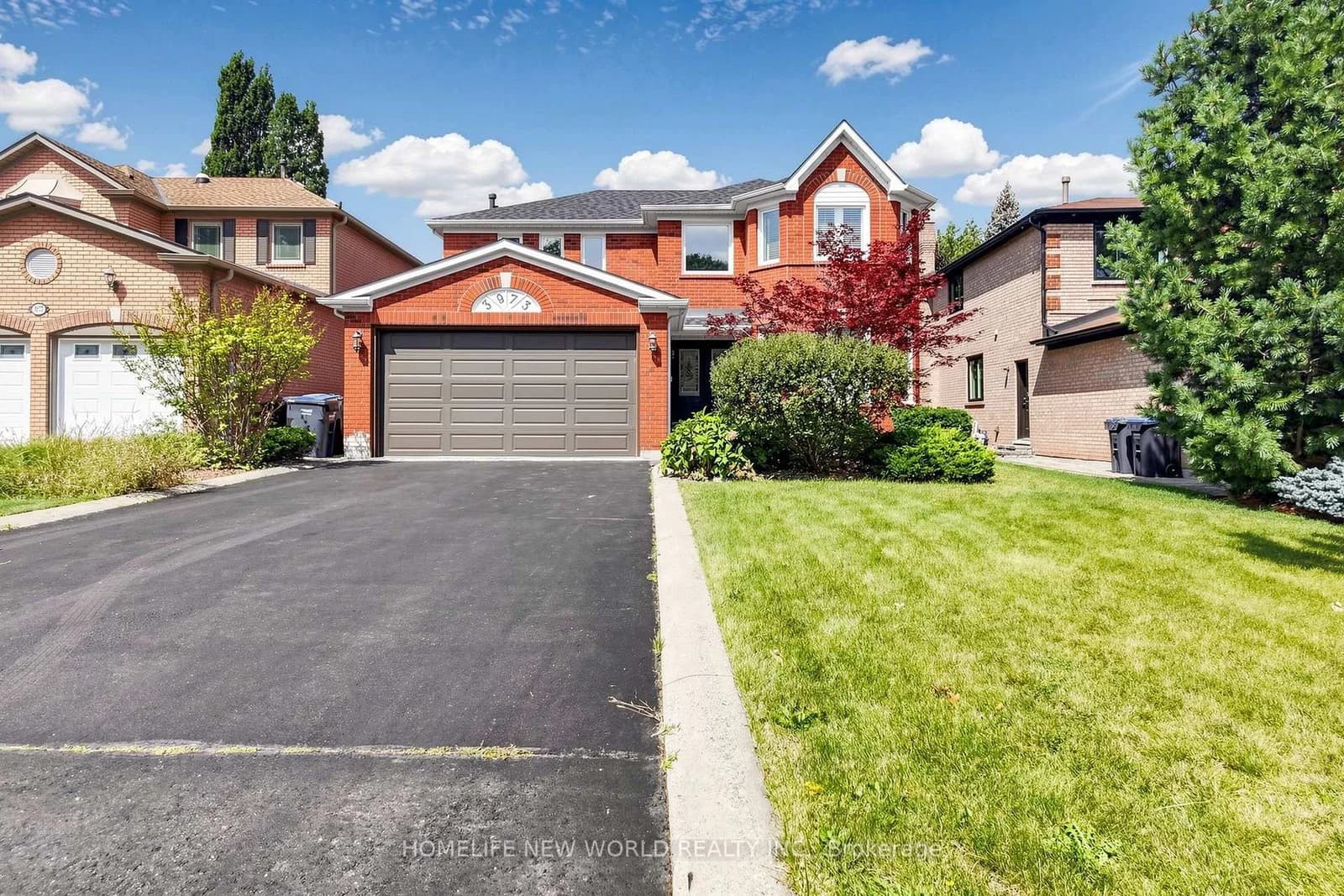 Rolling Valley Drive in Mississauga · Erin Mills — photo 2