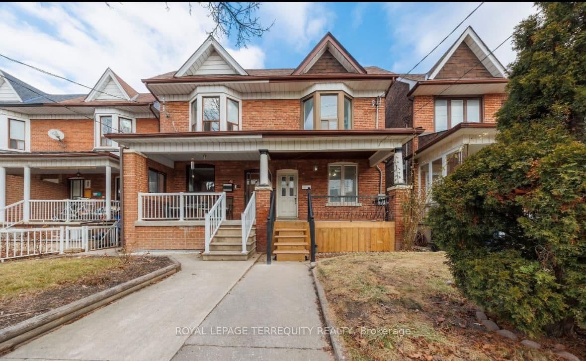 Photo of Laughton Avenue in Toronto · Weston-Pellam Park