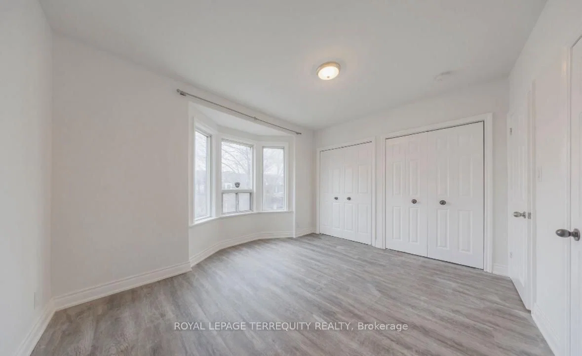 Laughton Avenue in Toronto · Weston-Pellam Park — photo 2