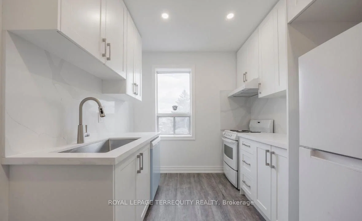 Laughton Avenue in Toronto · Weston-Pellam Park — photo 3