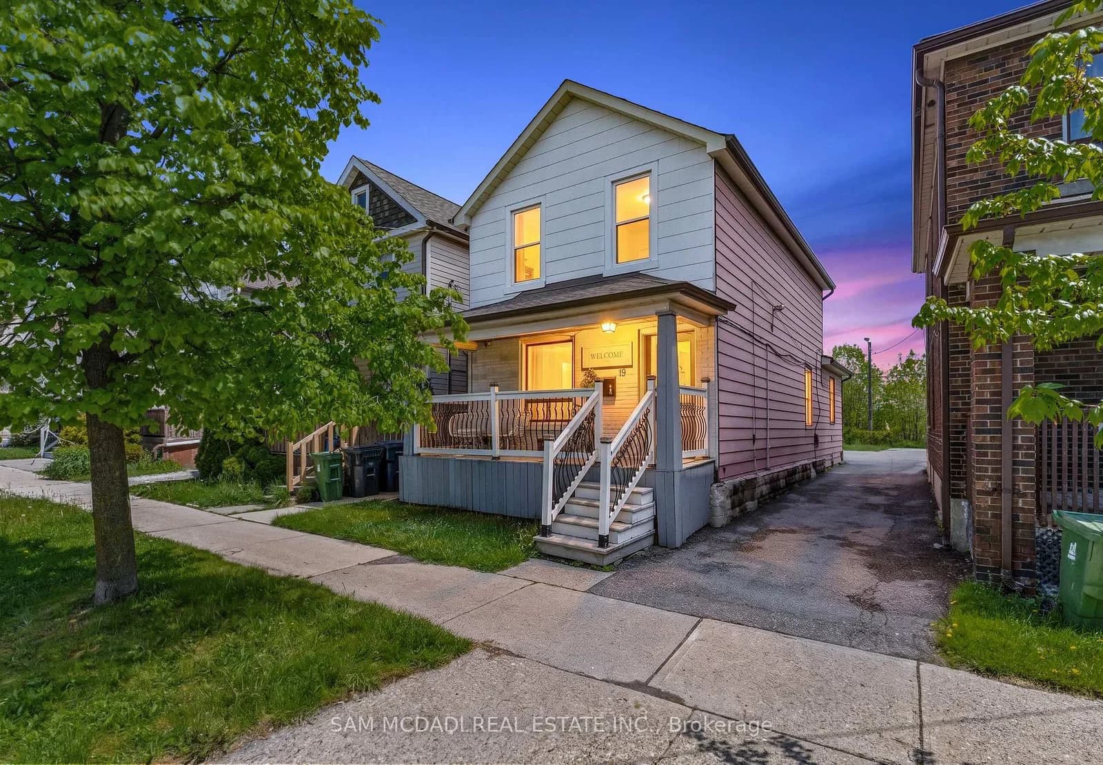 Photo of Toffee Court in Toronto · New Toronto