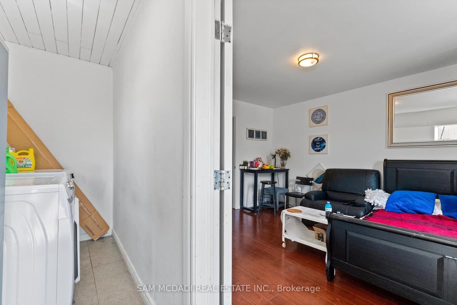 Toffee Court in Toronto · New Toronto — photo 3