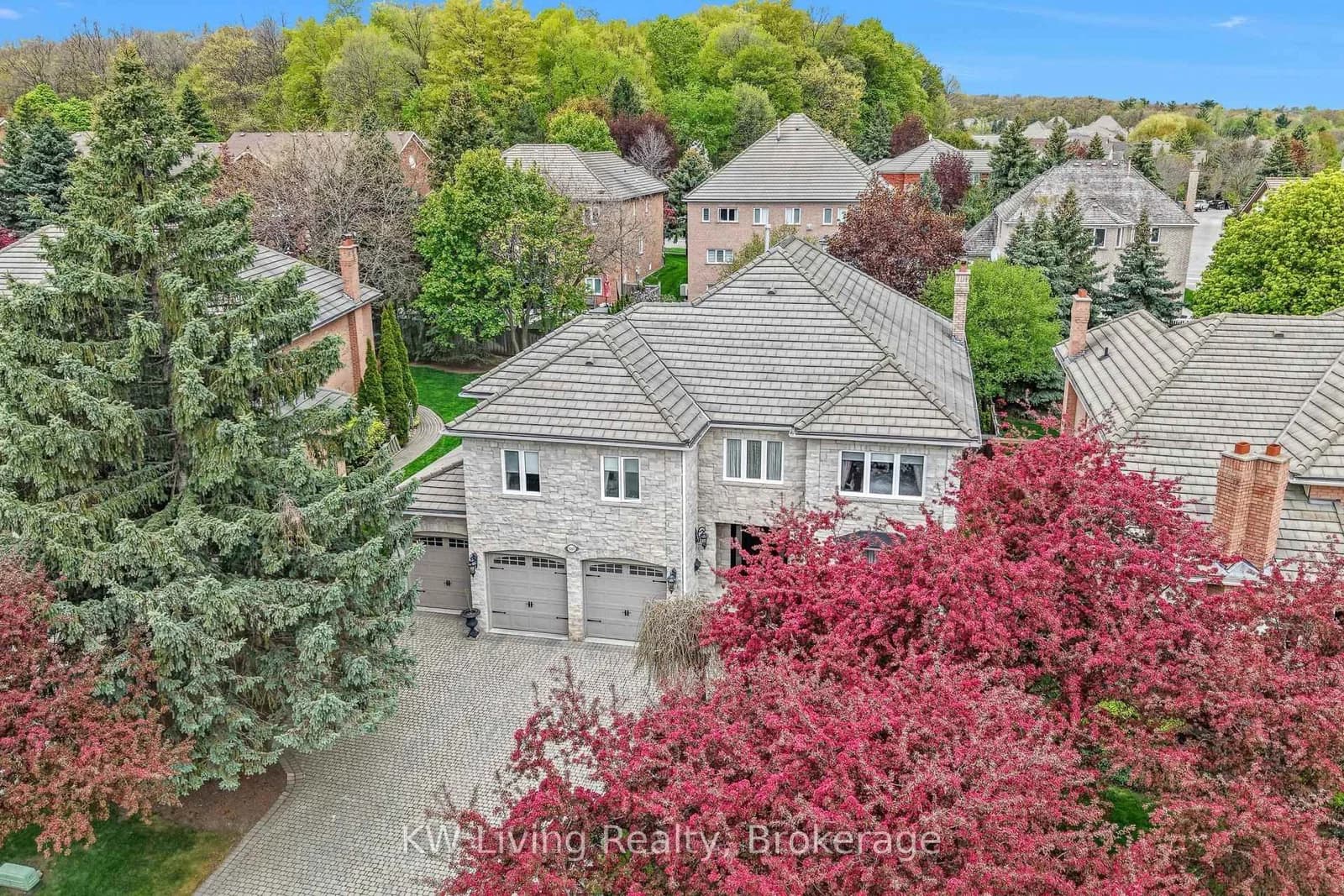 Frybrook Court in Mississauga · Central Erin Mills — photo 2