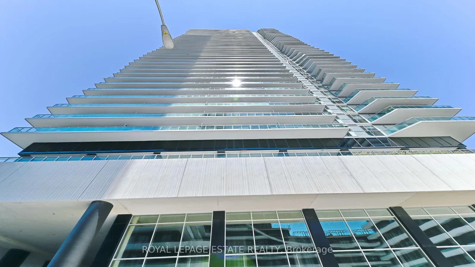 Shore Breeze Drive in Toronto · Mimico — photo 2